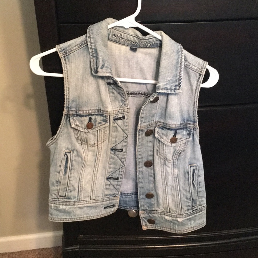 AE women’s denim vest